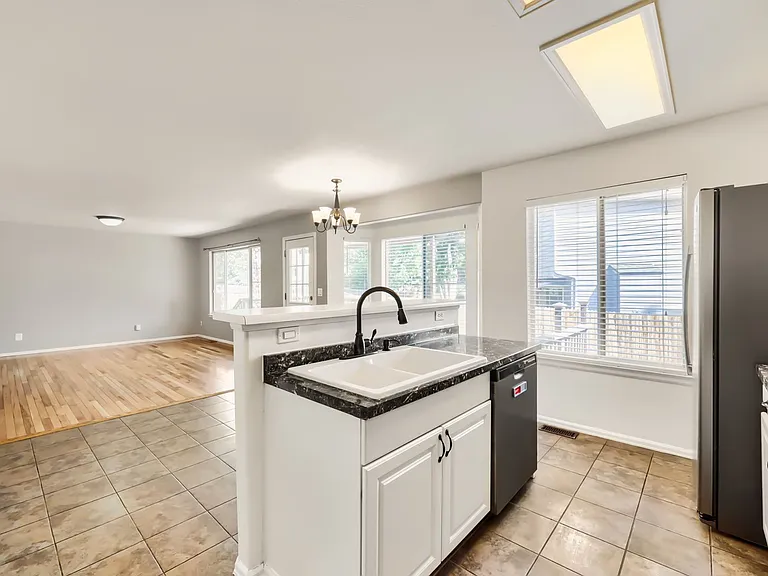 5389 E Manchester Dr — Photo 6
