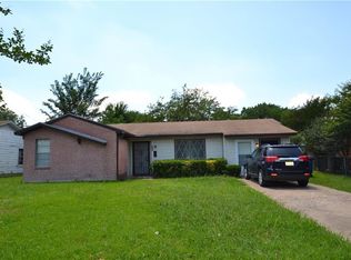 215 Whitestar Ln, Dallas, TX 75217