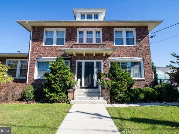 77 N Center St, Frackville, PA 17931