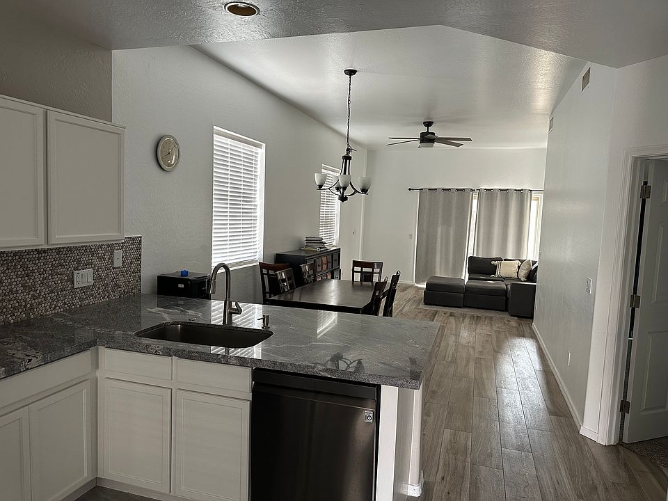Open floor plan (Gorgeous spacious Kitchen and living room)
New Black stainless steel appliances . Tall Ceilings