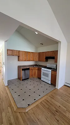 Rented by Remax City Square | media 15