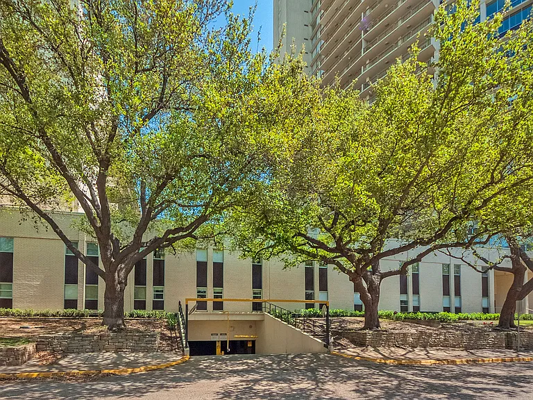 6211 W Northwest Hwy #G509 — Photo 32