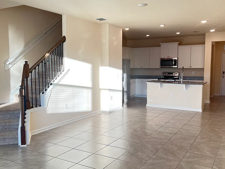 98 Pomona Way — Photo 11