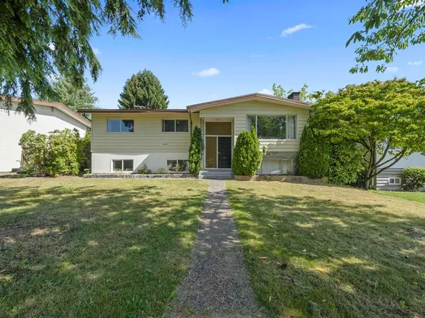 6295 Napier St, Burnaby, BC V5B 2B9