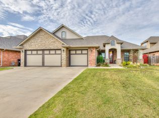 2429 SE 12th St, Moore, OK 73160