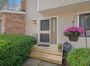 1063 Rainwood Dr, Aurora, IL