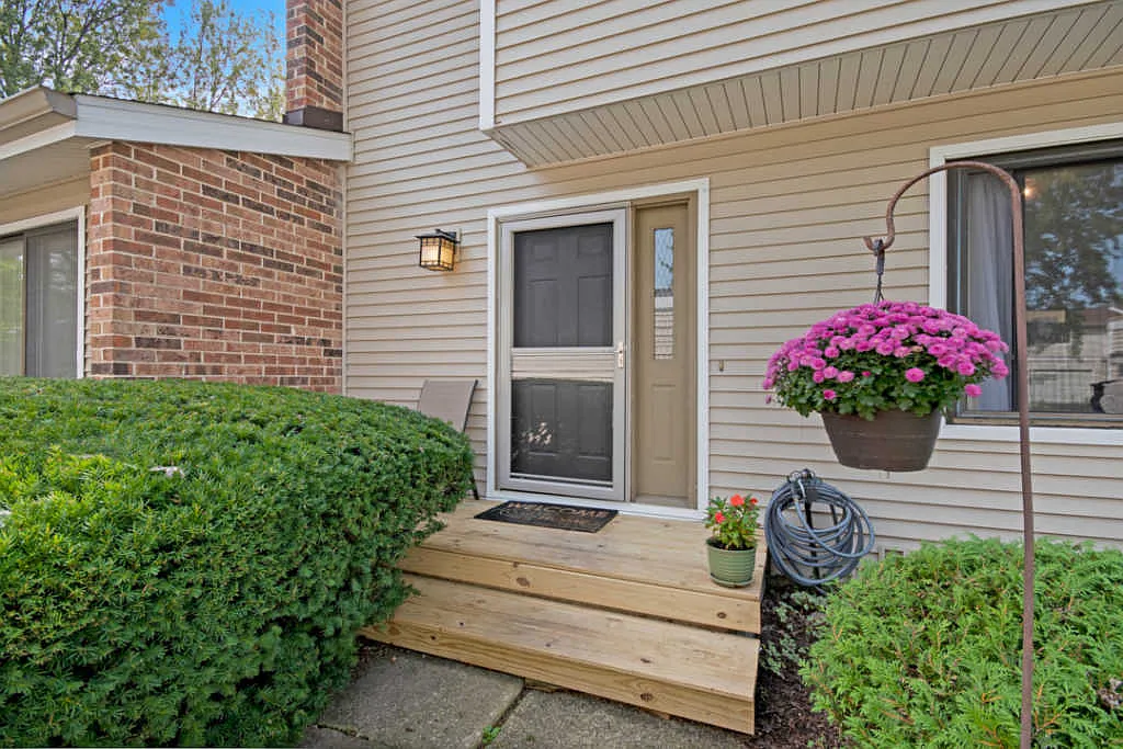 1063 Rainwood Dr photo 1