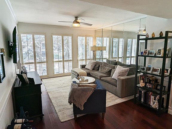 3rd image of 2410 Albatross St Unit 6