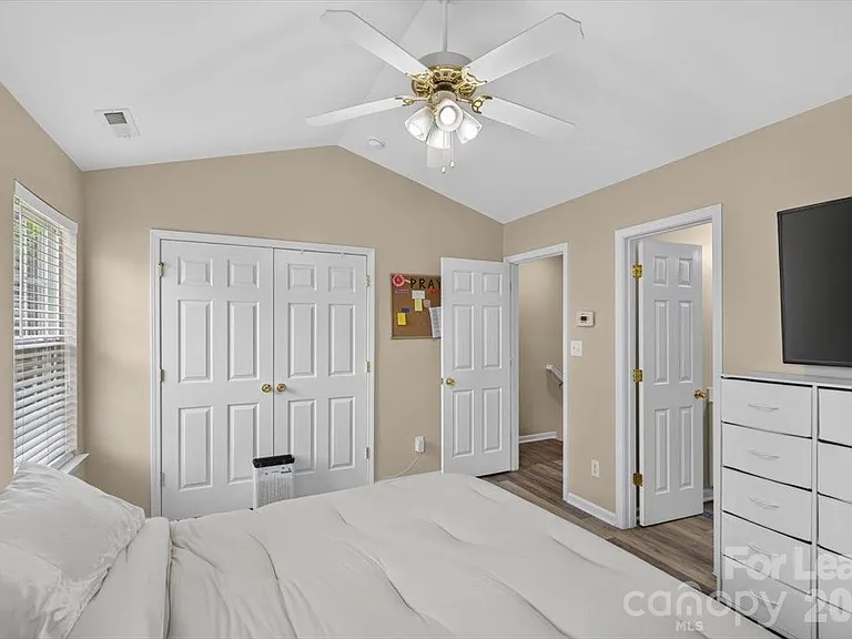 5705 Erin Dr — Photo 17
