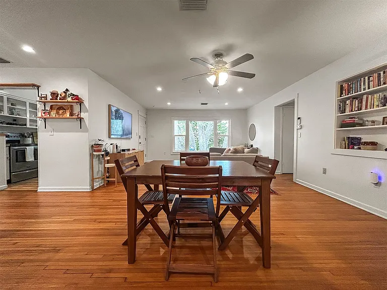 1021 Iroquois St — Photo 7