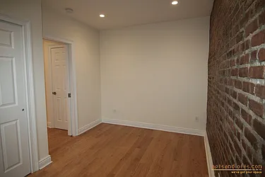 Rented by aptsandlofts.com