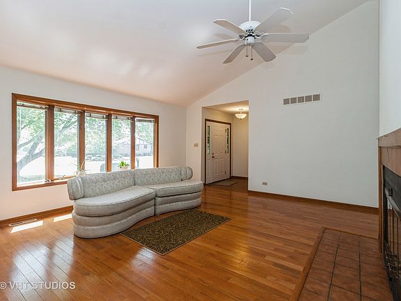 3rd image of 8304 Willow West Dr