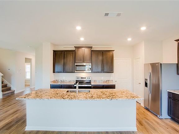 5th image of 276 Mount Vernon Way