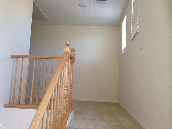 5th image of 11921 Giles St