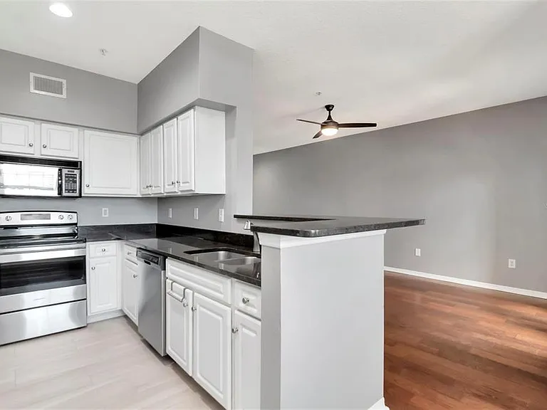 2010 E Palm Ave #15310 — Photo 3