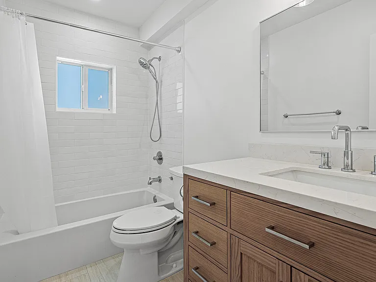 970 SW 7th St — Photo 17