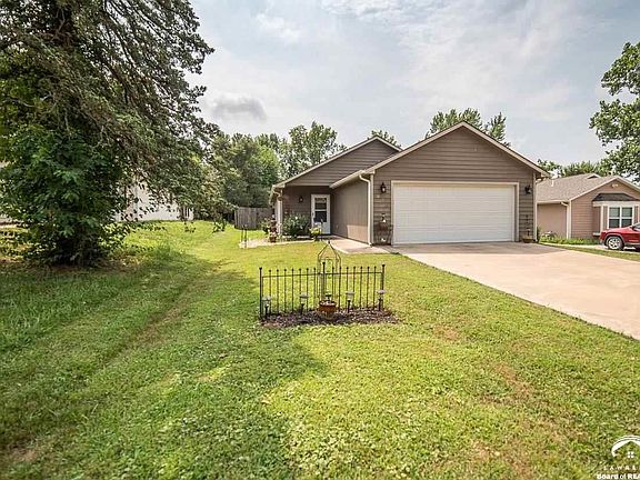 923  Ward Lawrence, KS listing photo #2