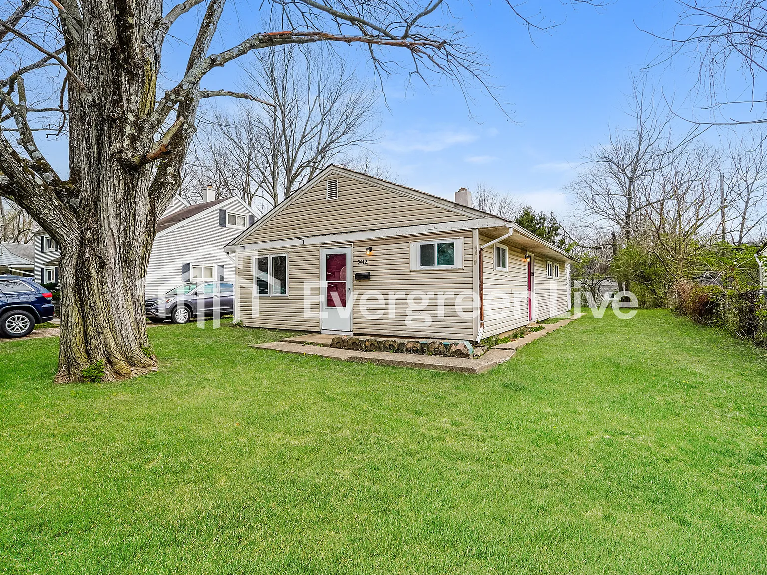 3 bed, 1.0 bath, 990 sqft, $1,295 — Photo 2