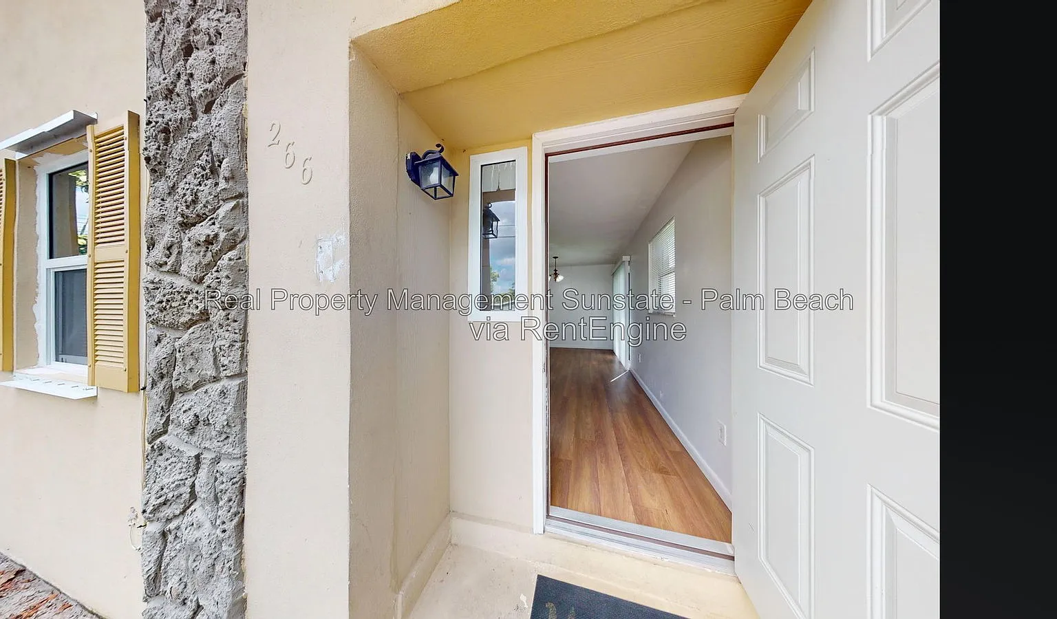2 bed, 1.0 bath, 900 sqft, $2,100 — Photo 2
