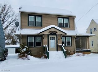 1076 Rushleigh Rd, Cleveland Heights, OH 44121