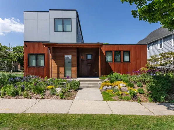 804 East Meinecke AVENUE, Milwaukee, WI 53212