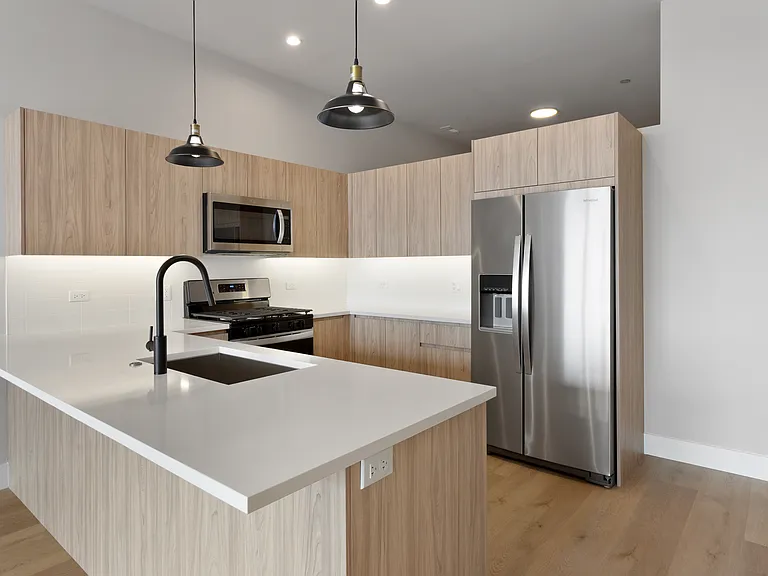 2505 W Farragut Ave #402 — Photo 2