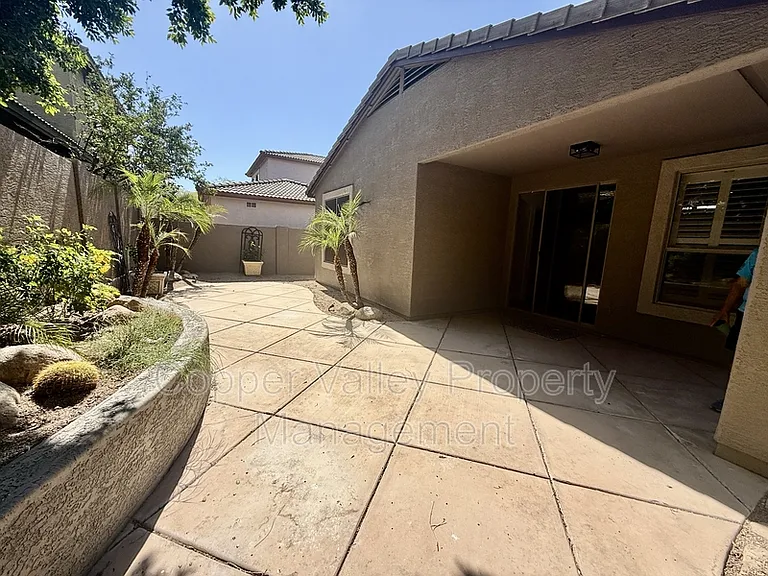 2606 W Florentine Rd — Photo 13