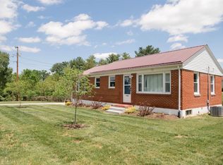 7353 Pine St, Radford, VA 24141