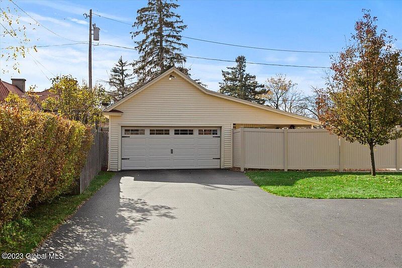 5th image of 2 Mc Gibbon Avenue
