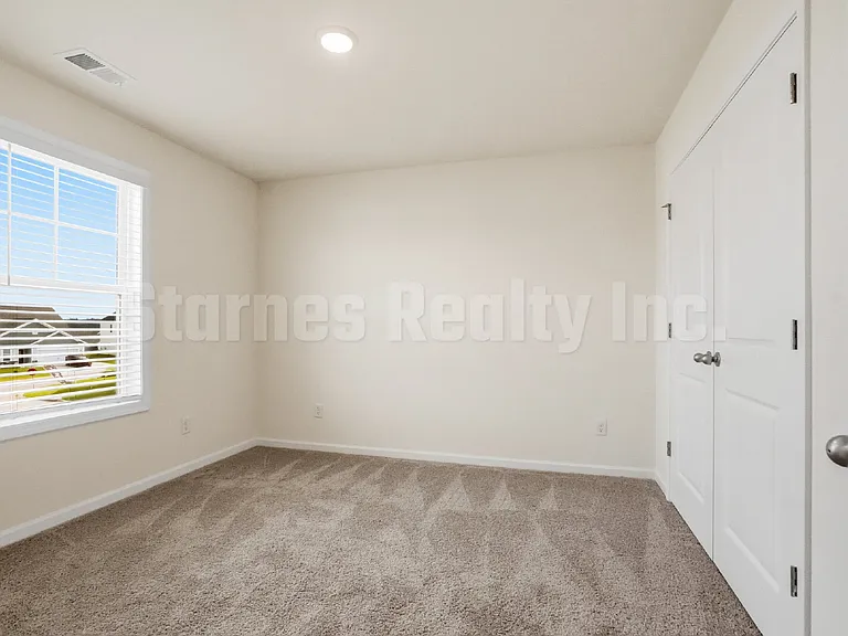 808 Pullman Loop — Photo 20