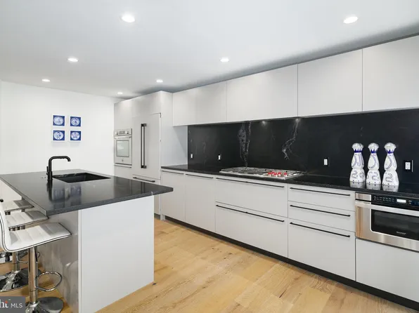 1126 Lombard St #1/2, Philadelphia, PA 19147