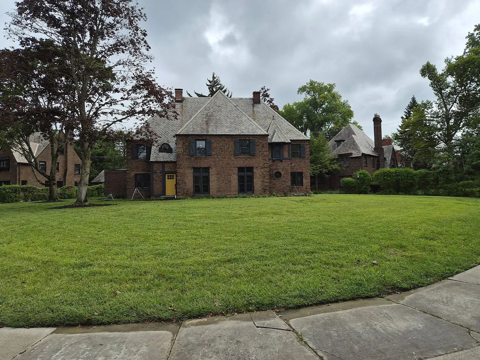 4 bed, 2400 sqft, $4,500 — Photo 3