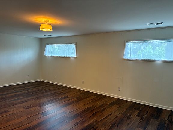 3rd image of 1369 Ivy Rd