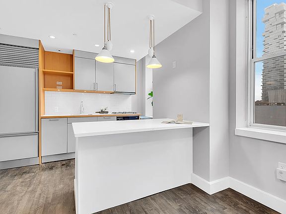3rd image of 80 Chambers St APT 15E