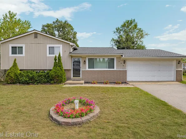 348 Decca Dr, White Lake, MI 48386
