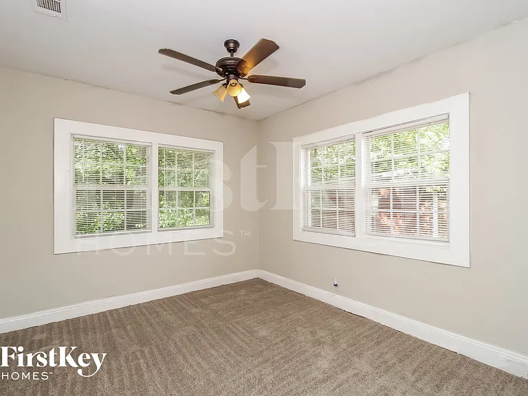 1387 Beecher St SW — Photo 12