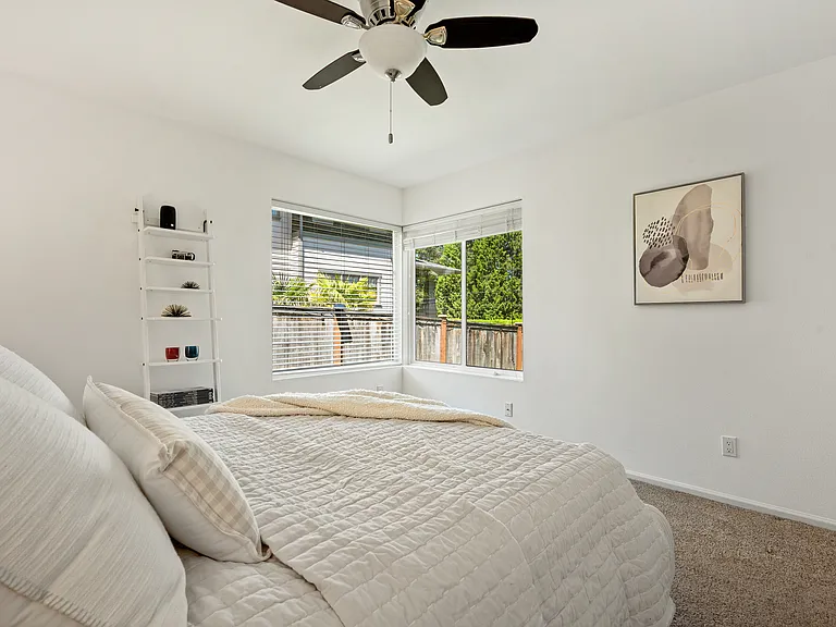 3089 W Lake Sammamish Pkwy NE — Photo 12