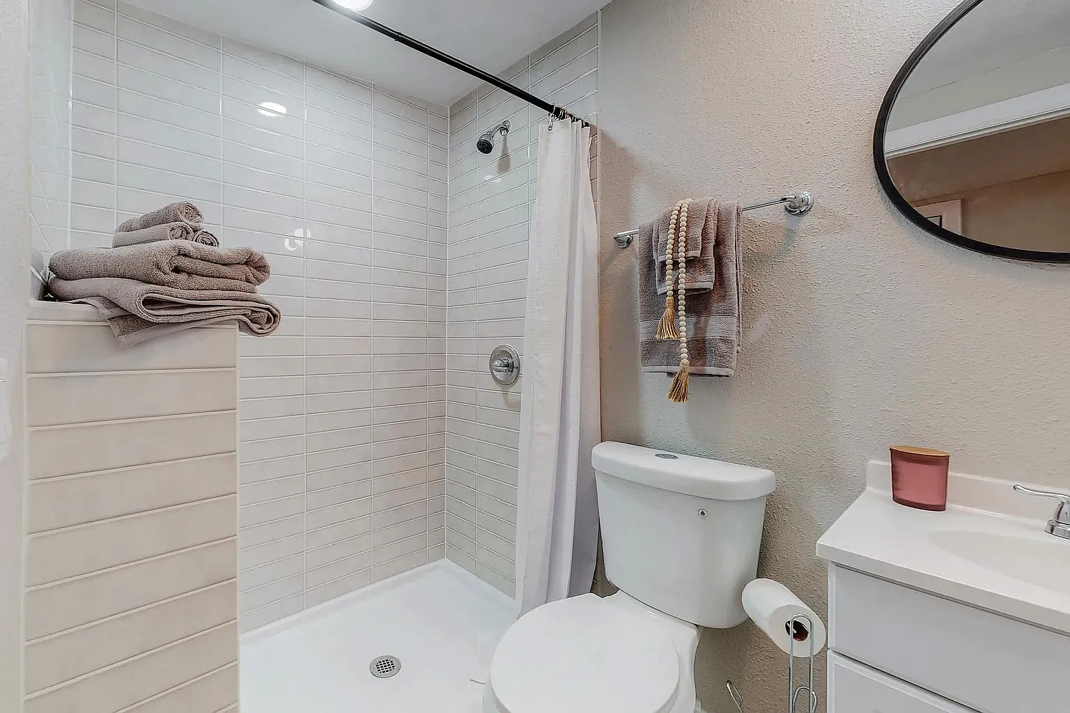 2 bed, 800 sqft, $2,450 — Photo 1