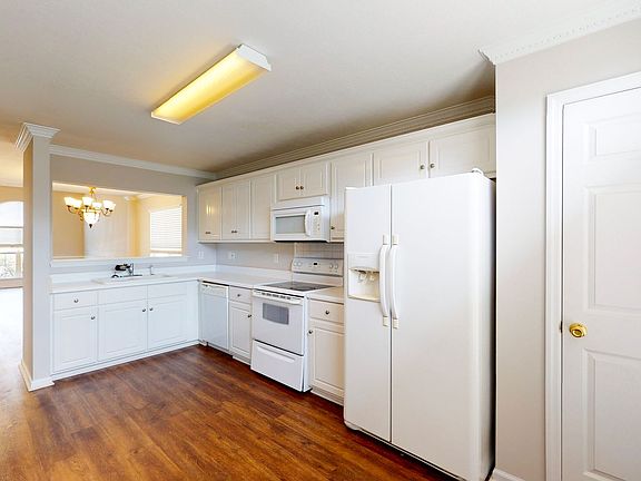 3rd image of 206 Nicklaus Ct