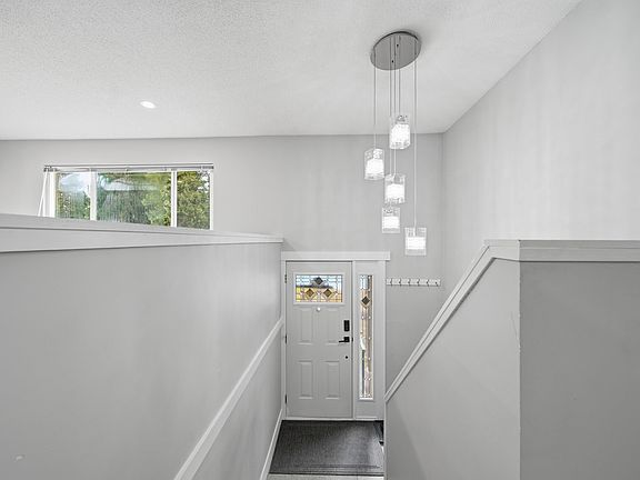 4th image of 21139 Cook Ave