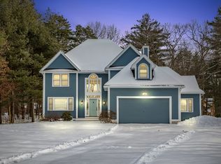 8 Woodbury Dr, Westford, MA 01886