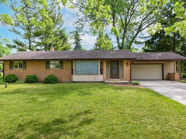 1900 N 166th STREET, Brookfield, WI 53005