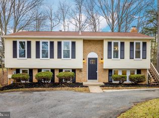 10452 Calumet Grove Dr, Fairfax, VA 22032