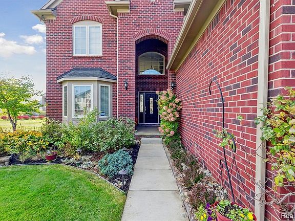 4th image of 1666 Oak Forest Dr