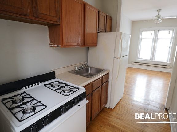 5th image of 628 W Barry Ave #B628-n3