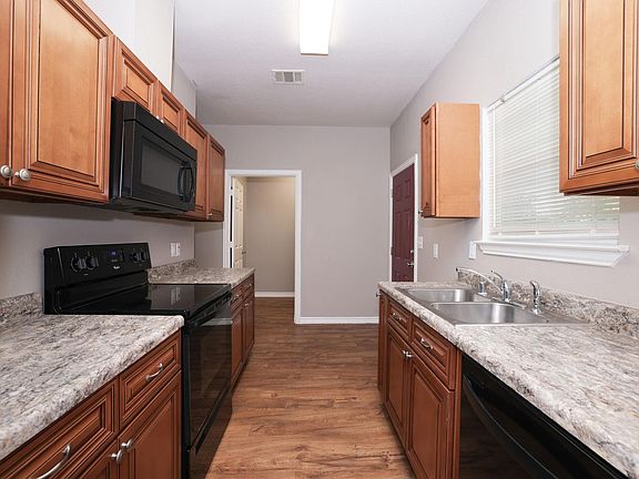 5th image of 204 S 13th St