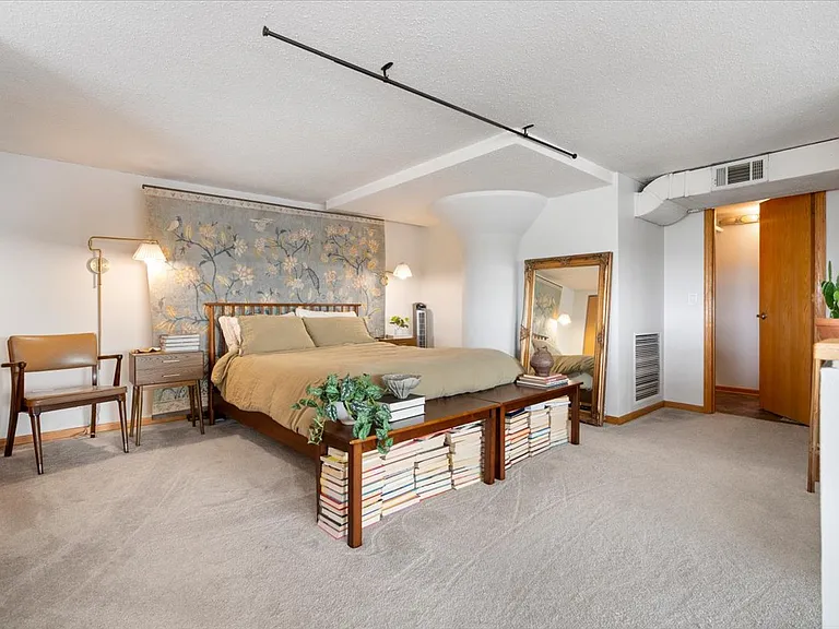 1934 N Washtenaw Ave #404 — Photo 11