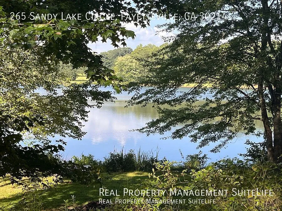 Fully Furnished Lakefront In-Law Suite Newly Updated, Private & Move-In Ready, All Utilities Incl... — Photo 2