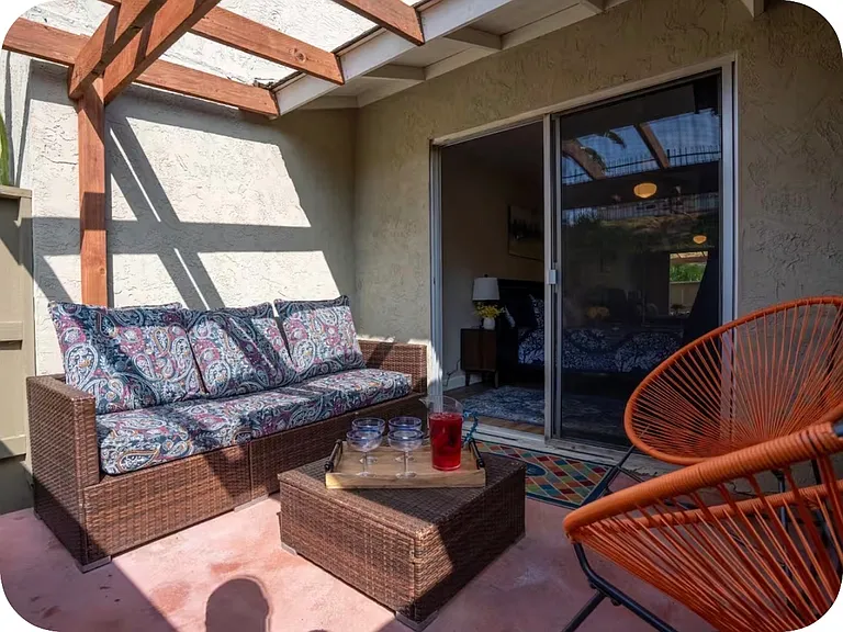 Master bedroom patio table. Fully furnished.