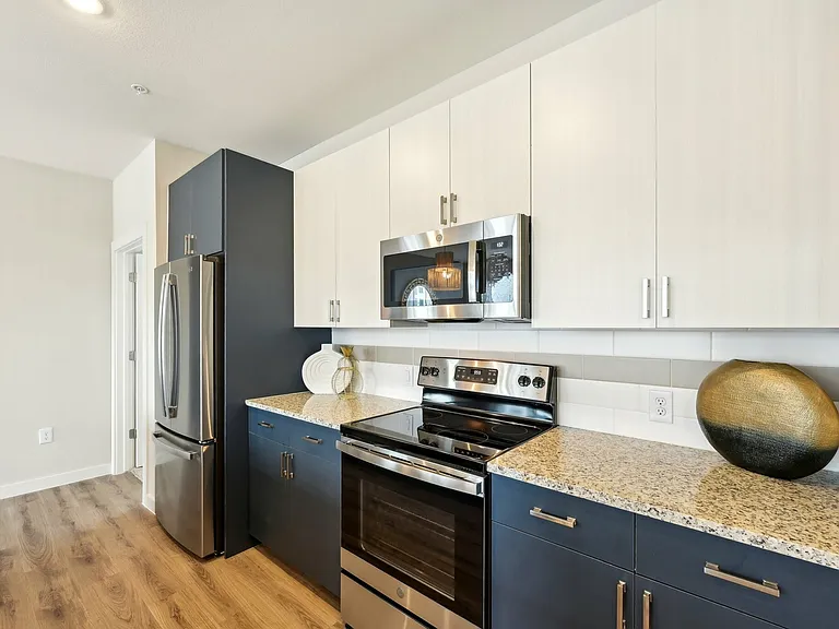Central Pine St-008